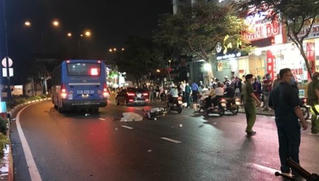 Tin giao thông ngày 13/8: Người đàn ông ngã xuống đường bị xe buýt cán tử vong, truy tìm tài xế xe ben gây tai nạn liên hoàn