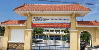 Kỷ luật cảnh cáo Hiệu trưởng nhờ giáo viên đi thi hộ