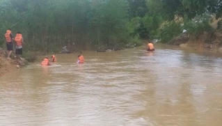 Tìm thấy thi thể hai mẹ con bị nước lũ cuốn trôi