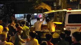 Chủ quán cà phê tử vong trong tư thế treo cổ