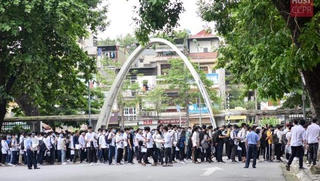 Luôn có con đường khác…