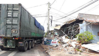 Tin giao thông sáng 15/9: Liên tiếp tai nạn xe tải, xe container, ít nhất 4 người chết