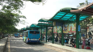 Thêm các điểm dừng xe buýt tại Hà Nội: Có chữa được 'bệnh ngại đi bộ' của người dân?