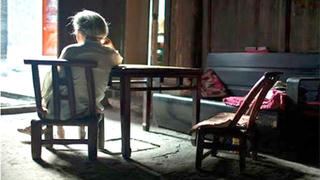 Những câu chuyện buồn tuổi “xuống dốc cuộc đời”