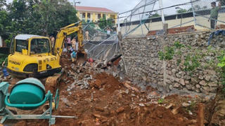 Sập bờ kè Phòng CSGT, 1 người tử vong