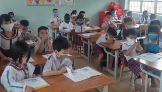Phụ huynh 'thi nhau' than chương trình lớp 1 nặng, Bộ GD&ĐT nói gì?