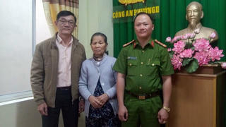 Trao trả 65 triệu đồng cho người đánh rơi ở Lâm Đồng
