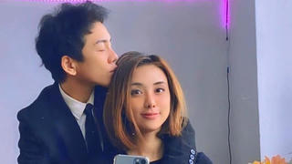 Chỉ là “nắm tay nhau thật chặt”… khác lẽ thường