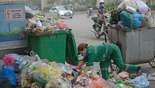  Đường Hà Nội lại "ngập" rác