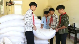 Tăng cường kiểm tra, giám sát việc phân phối gạo hỗ trợ học sinh