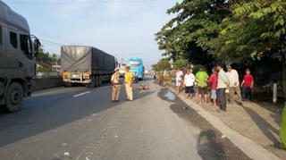 Quay đầu xe, người đàn ông bị xe khách tông tử vong