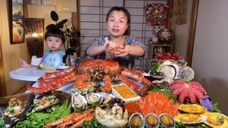 Góc khuất đằng sau nghề “khoe chuyện ăn uống” 