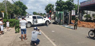 Tin giao thông đến sáng 16/11: Liên tiếp va chạm với xe đầu kéo, 3 người tử vong