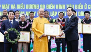 Biểu dương các điển hình tiêu biểu ở cộng đồng dân cư
