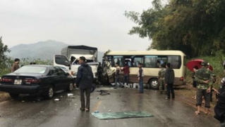 Tin giao thông đến sáng 17/11: Người đàn ông trọng thương do va chạm trên cầu; CSGT bị xe vi phạm tông gãy chân