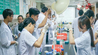 Tại sao tự chủ giáo dục đại học vẫn nửa vời?