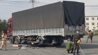 Tin giao thông đến sáng 13/12: Ô tô 'điên' tông 4 xe máy; nam thanh niên bị xe tải tông tử vong