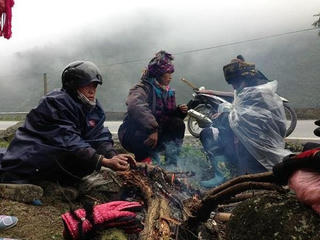 Người dân miền núi phía Bắc ứng phó rét đậm, rét hại 