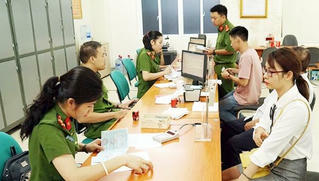 Hà Nội đẩy mạnh việc cấp thẻ căn cước công dân