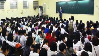 Học thêm tràn lan - người lớn muốn trẻ thành “siêu nhân”?