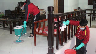 Những ô sin, thợ nề giúp gia chủ tân trang nhà cửa đón tết