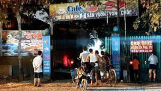Nam thanh niên ôm bình gas, can xăng dọa đốt quán cà phê