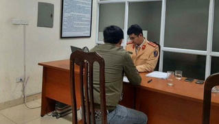 Triệu tập người đi xe máy lao theo đoàn xe phục vụ Đại hội Đảng XIII