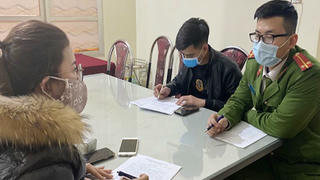 Hai người bị phạt vì đăng tin sai sự thật về dịch Covid-19 