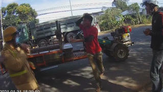 Liên tiếp cảnh sát giao thông bị người vi phạm tấn công