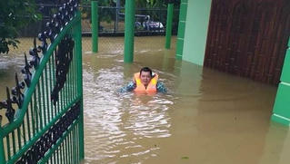 Xúc động những tấm gương nghĩa hiệp giữa bão lũ