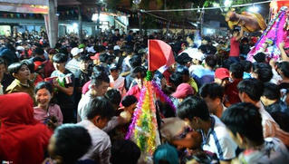 Nghiêng nghiêng tháng Chạp, Giêng, Hai…