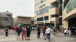 Cháy chung cư Mipec Long Biên, nhiều người hoảng loạn tháo chạy