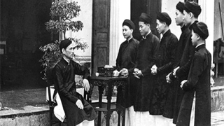 Sự trở lại ngoạn mục của áo dài ngũ thân