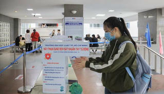 Các trường đại học hỗ trợ sinh viên trong dịch COVID - 19