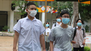 Hai thí sinh vi phạm quy chế trong buổi thi đầu tiên vào lớp 10