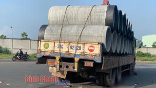 Tin giao thông đến sáng 24/6: Va chạm xe tải, 1 phụ nữ thiệt mạng; 2 nam thanh niên tử vong cạnh xe máy biến dạng