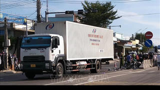 Tin giao thông đến sáng 1/7: Đi khám bệnh về, hai vợ chồng bị xe tải tông tử vong; hơn 50 bình gas lăn xuống đường khi xe lật 