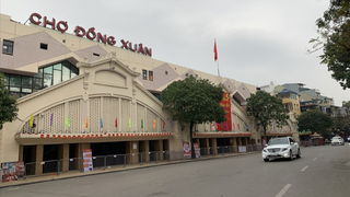 Phố cổ Hà Nội vắng như... mùng Một Tết giữa dịch COVID-19