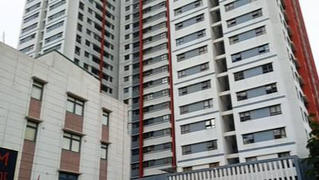 Bé trai 3 tuổi rơi từ tầng 6 chung cư tử vong