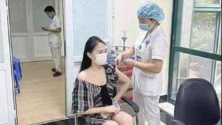 'Hoa khôi' khoe tiêm vaccine không cần đăng ký là sai sự thật