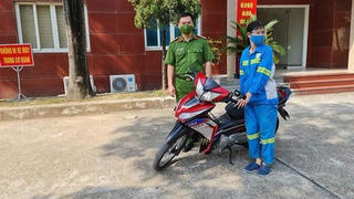Nữ lao công môi trường bị cướp được tặng... 4 xe máy