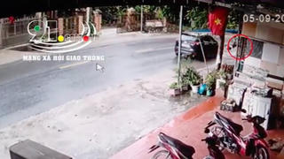 Tin giao thông đến sáng 6/9: Người phụ nữ đi bộ bị ô tô húc văng; Tài xế buồn ngủ tông sập chốt kiểm dịch