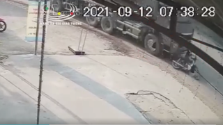 Tin giao thông đến sáng 13/9: Xe ben cuốn nam sinh vào gầm tử vong; sang đường bất cẩn, người đàn ông bị xe khách tông bất tỉnh