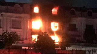 Cháy cửa hàng quần áo ở chợ đầu mối vải vóc lớn nhất miền Bắc