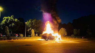 Tin giao thông đến sáng 30/9: Ô tô sang chở 3 người bốc cháy ngùn ngụt; xe tải lao vào lề đường tông tử vong người đi bộ