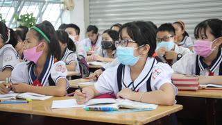 Học sinh TP HCM được hỗ trợ học phí từ 30.000 đồng đến 200.000 đồng/tháng