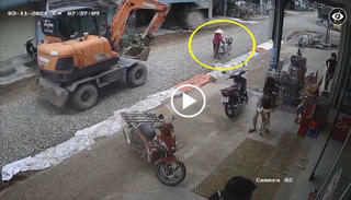 Tin giao thông đến sáng 5/11: Xe máy tông trực diện xe ben, 3 người tử vong; Xe cẩu bất cẩn khiến người phụ nữ gặp nạn