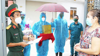 Xúc động phút tiễn biệt người ra đi vì COVID-19