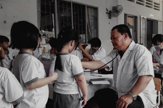 Những 'người hùng' tử vong vì dịch COVID-19