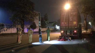 Tin giao thông đến sáng 26/11: Tông đuôi container, nam thanh niên tử vong; 2 người thiệt mạng khi xe máy đấu đầu